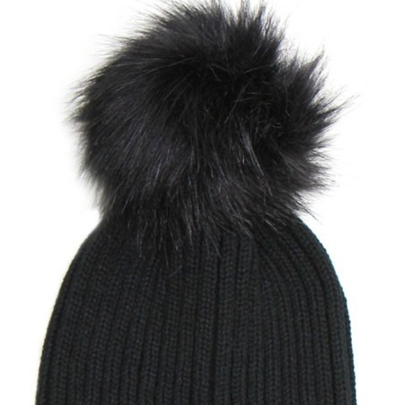 CHIC & WARM!  Beanie with Lg Vegan Pom - Picture 3 of 3